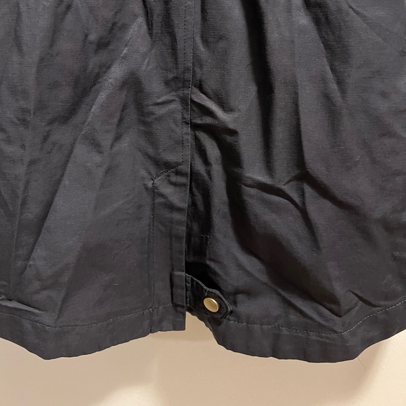 Only water resistant navy jacket with hood. Size M - Picture 5 of 8